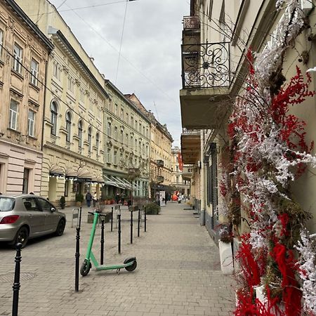 Art Studio Near Opera Theatre Львов Экстерьер фото