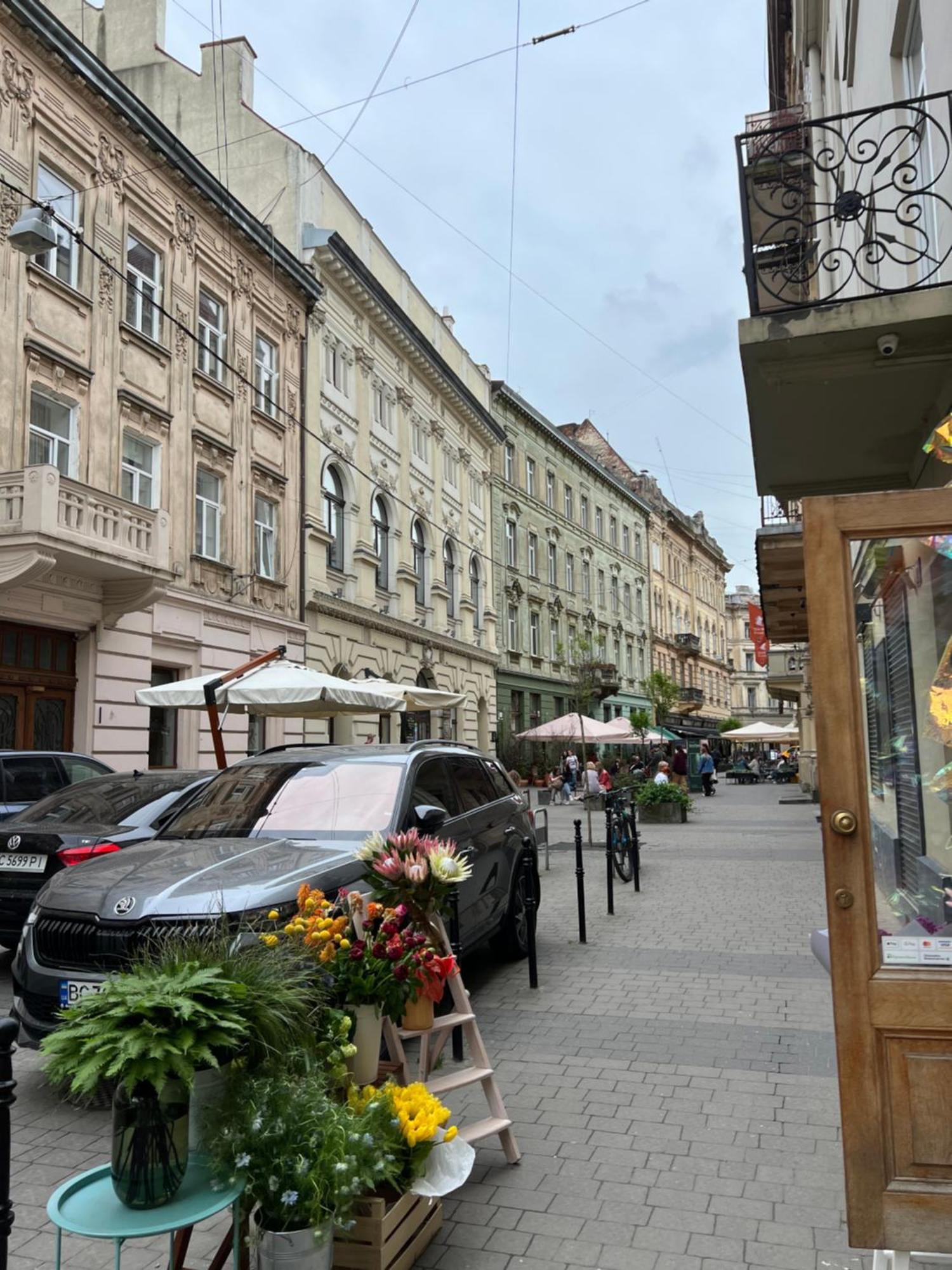 Art Studio Near Opera Theatre Львов Экстерьер фото